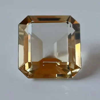Přírodní kámen Citrín z Vysočiny 26x26x16mm Váha: 71.3ct /VIDEO/