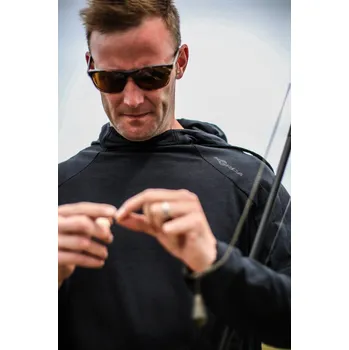 Rybářské oblečení Korda mikina s kapucí Lightweight Hoodie Black Velikost: L