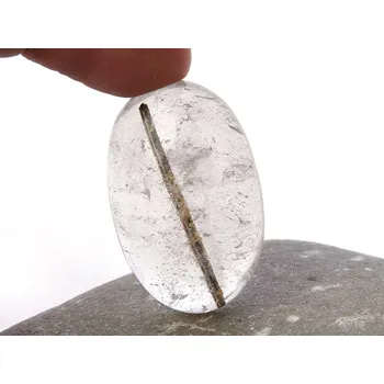 Sběratelství Křišťál s inkluzí mugle ovál 13.92g