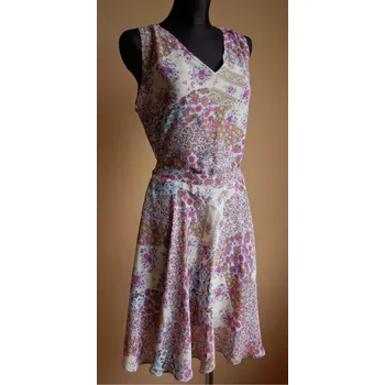 Dámské šaty Moderní dámské letní šaty - fialové. (100 % viskóza.)