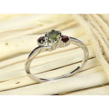 Prsten Stříbrný prstýnek vltavín 4mm a granáty Ag 925/1000 + Rh