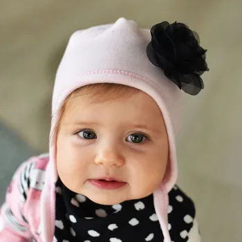 Kojenecká čepice růžová fleecová čepička s kytičkou