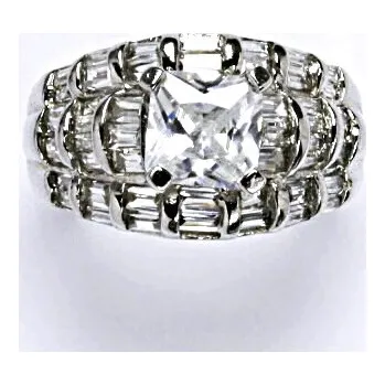 Prsten Stříbrný prsten s čirými zirkony, váha 5,95 g