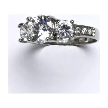 Prsten Stříbrný prsten s čirými zirkony, váha je 4,53 g