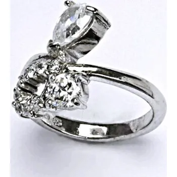 Prsten Stříbrný prsten s čirými zirkony, váha 5,55 g