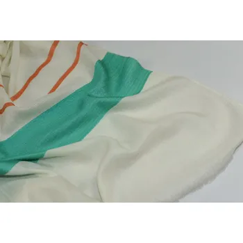 Šála Vlněná vzorovaná šála - smetanová s širokým zeleným a dvěma oranžovými pruhy