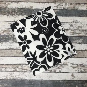 Pytel na pleny Bamboolik Pytlík Bamboolik, S, černé květy na bílé