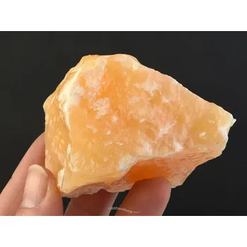 Přírodní kámen Přírodní oranžový kalcit 214g