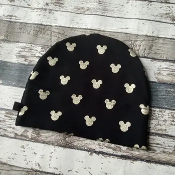 Kojenecká čepice Yháček Rostoucí čepička Yháček, myšák zlaté hlavy na černé Velikost:: S