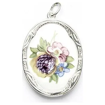 Přívěsek Čištín Zlatý přívěsek, medailonek s květy, bílé zlato