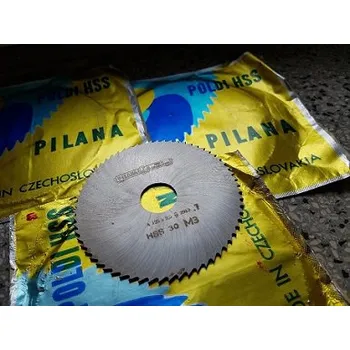 Pilový kotouč Pilový kotouč s polohrubým ozubením na kovy - 250x4x32 mm, HSS, ČSN 222913 (Pilana, GSP. Zuby vyrobené odvalováním - starší provedení. Při prvním použití nejsou zuby tak ostré, jako vybroušené. HSS - výkonná rychlořezná ocel.)
