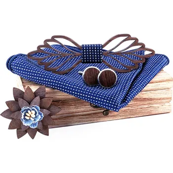 Motýlek Dřevěný motýlek s knoflíčky, kapesníčkem a broží Miranda T298-C2