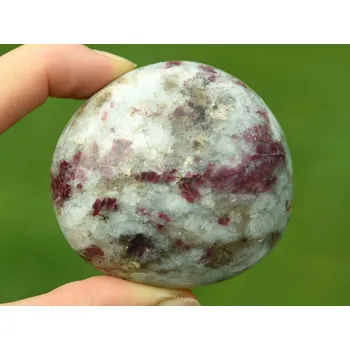 Přírodní kámen Rubelit hladký kámen Madagaskar 155g