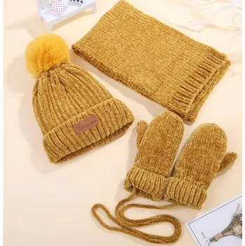 Čepice Pletená zimní čepička s bambulí, šálou a rukavicemi Barvy: žlutá