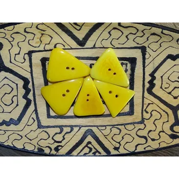 Knoflík Knoflík trojúhelník (žlutý)