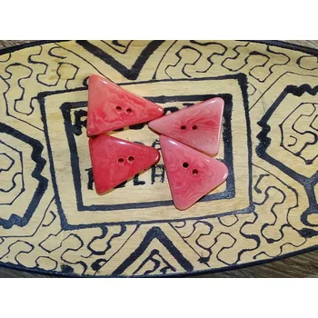 Knoflík Knoflík trojúhelník (světle růžový)