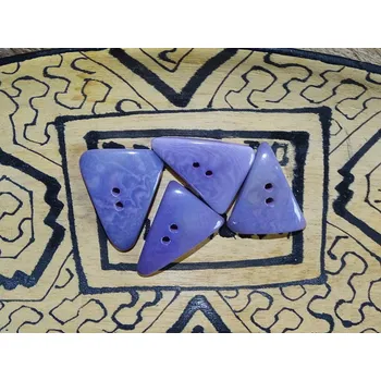 Knoflík Knoflík trojúhelník (světle fialový)