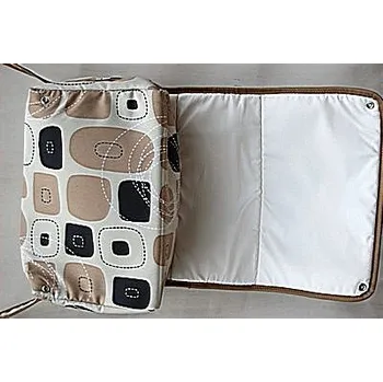 Kabela ke kočárku závěsná černá béžová kostka s rozkládací podložkou