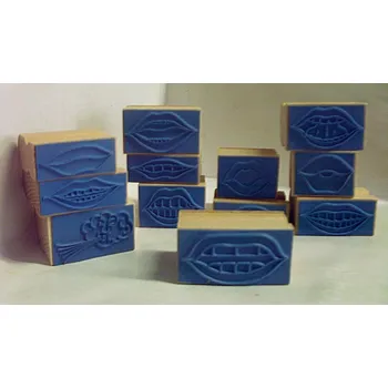 Dětské razítko Logopedická velká razítka dřevěná artikulační 12 ks s krabičkou ČŘŠŽ , CSZ, A, E, O, U, ĎŤŇ, I , FV,