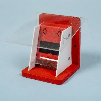 ochranná klapka k dřevěným čmelínům červená