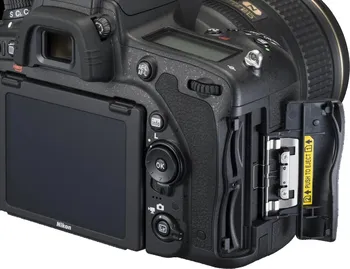 boční strana fotoaparátu Nikon D750