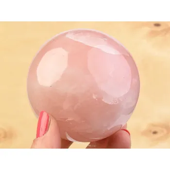 Přírodní kámen Hladký růženín koule 520g Ø 72mm