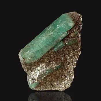 Přírodní kámen Smaragd z Ruska 40x33mm, krystal: 34x10mm