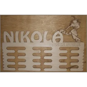 Věšák DCH Věšák na medaile se jménem střední