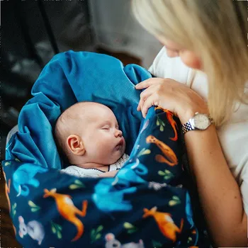 Zavinovačka Lily is sailing Péřová zavinovačka - Wild animals dark Velikost: 80 x 80 cm, Varianta: povlak zavazování páskem