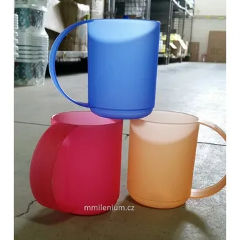 Hrnek plastový velký 0,4lt. 0,4lt