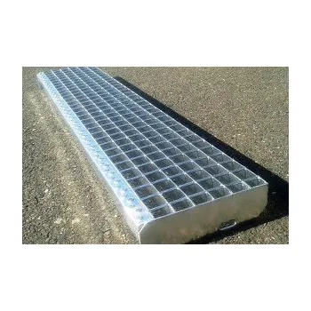 Schodiště Schodišťový stupeň - ocel / 34 x 38 / 30 x 2 / 800 x 240