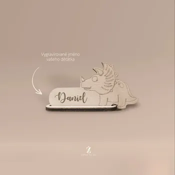 Jmenovka na stůl Dřevěná jmenovka s gravírováním vlastního jména TRICERATOPS Množství: 50 Ks