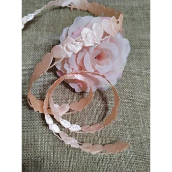 Krajka Saténový prýmek srdíčka šíře 15 mm meruňkový