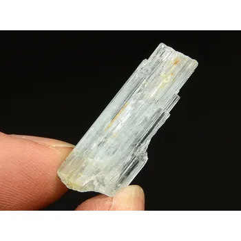 Přírodní kámen Akvamarín krystal 1,66g (Pakistán)