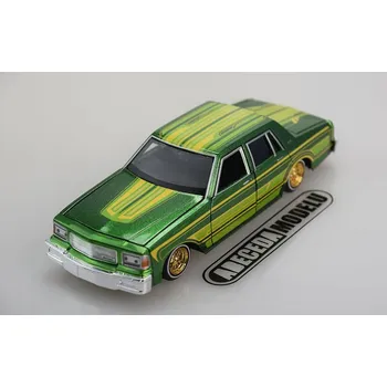autíčko Chevrolet Caprice 1987 Lowriders (sběratelský model, určeno pouze k vystavení)