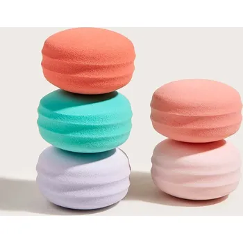 Kosmetický štětec Houbička na makeup ve tvaru makronky Barva: světle růžová