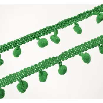 Prýmek s bambulkami 1cm barva zelená / 18,5m