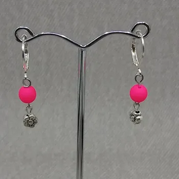 Náušnice Neonové náušnice 6 mm s kovovou kytičkou