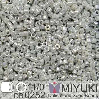 Korálek Korálky Miyuki Delica 11/0. Barva Opaque Gray Luster DB0252. Balení 5g.