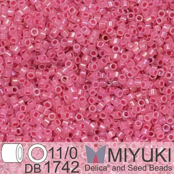 Korálek Korálky Miyuki Delica 11/0. Barva Rose Lined Opal AB DB1742. Balení 5g.