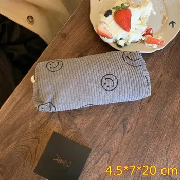 Cestovní kosmetická taštička - Šedý úsměv Malý