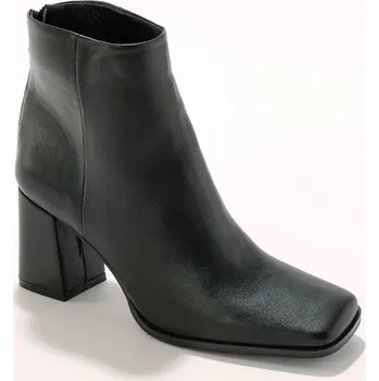 Dámské kozačky Kotníkové kozačky na podpatku s hranatou špičkou černá 36