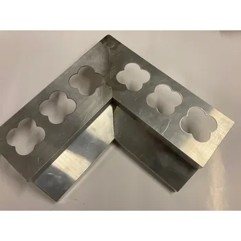 Kout k balkonové liště BP40 - 90° (Rozměry 250x250 mm, barva: stříbrný ELOX, přírodní hliník)