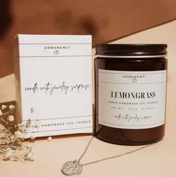 Náhrdelník ORNAMENTI Přírodní sójová svíčka s náhrdelníkem | Lemongrass
