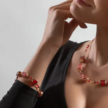 Náramek Lampglas Náramek Scarlet Cubes s 24karátovým zlatem v perlách Lampglas