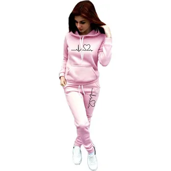 Pohodlná dámská tepláková souprava s potiskem ve tvaru srdce Barevná varianta: Růžová, Velikost: S