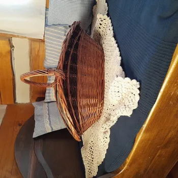 Koš ke krbu s tmavým pruhem a jutou