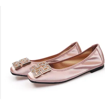 Dámské baleríny Dámské elegantní baleríny s velkou kovovou ozdobou Barva: Růžová, Velikost EUR: 44