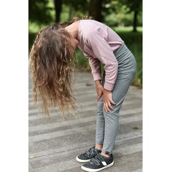 Kojenecké oblečení světle šedé legíny z recyklovaného úpletu