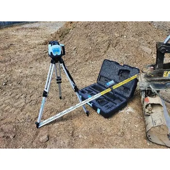 Měřící laser Sada Q3C1 = rotační laser + stavební stativ a lať v jednom kufru